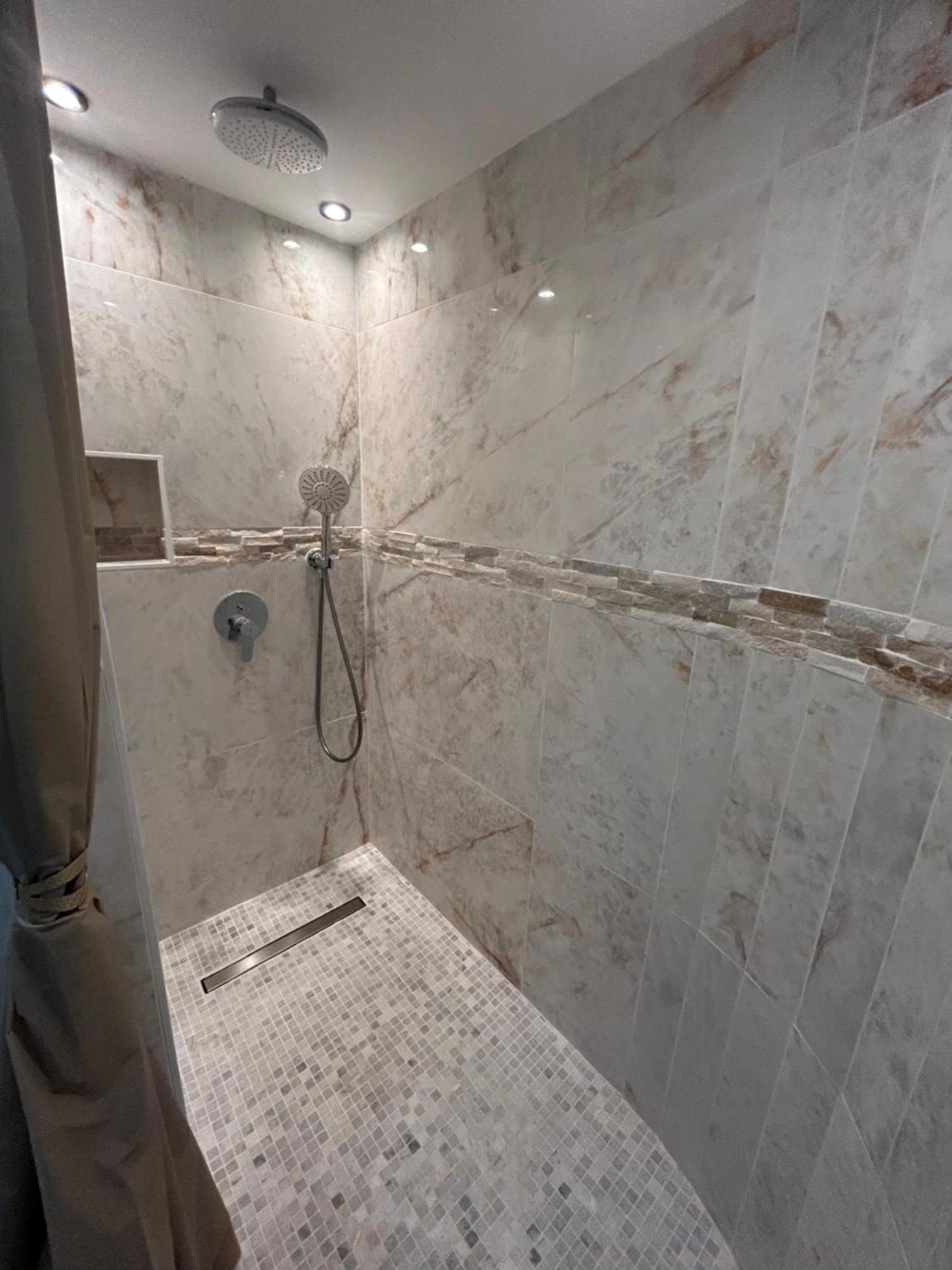Spa Jacuzzi Moon White Vaudherland المظهر الخارجي الصورة