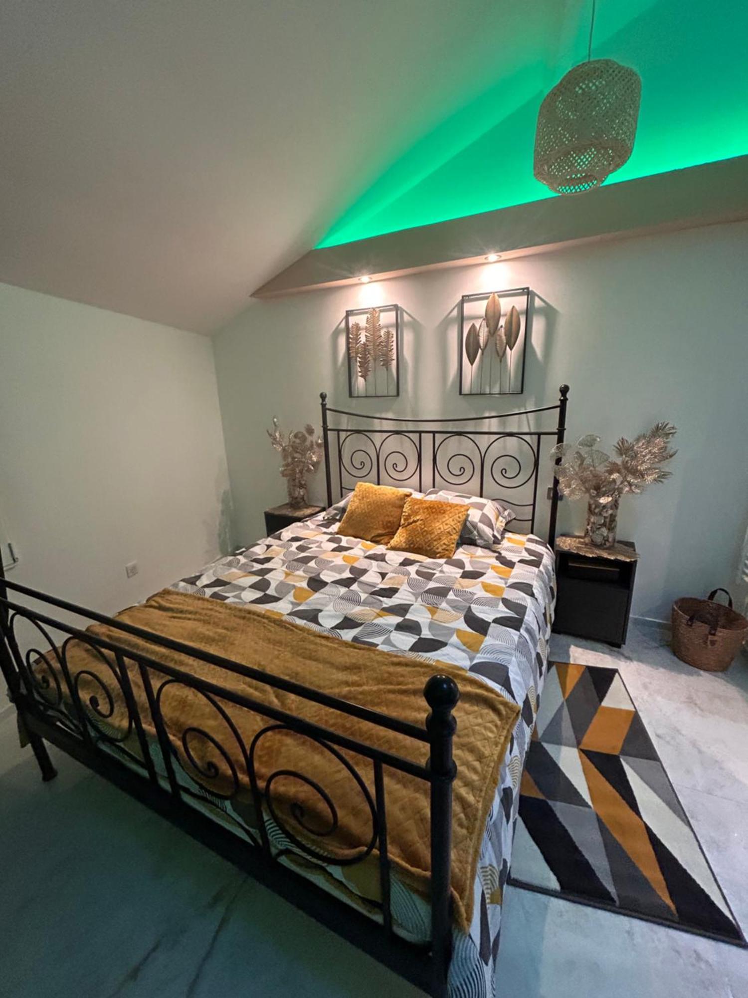 Spa Jacuzzi Moon White Vaudherland المظهر الخارجي الصورة